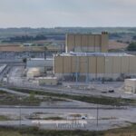 Robert Kiyosaki Warns Global Crash Resets Valuations as Bitcoin Stands Outside Weakening Systems