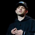 AI-Powered Chatbots Reshape Holiday Gift Shopping